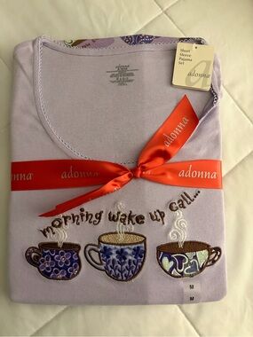 Adonna Lavender "Morning Wake Up Call" Short Sleeve Pajama set NWT size m